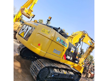 حفار زحاف CATERPILLAR 320D2