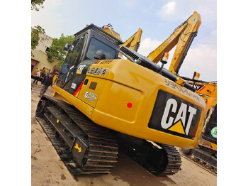 حفار زحاف CATERPILLAR 320D2