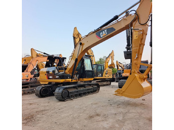 حفار زحاف CATERPILLAR 320D2