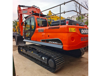 حفار زحاف DOOSAN DX300