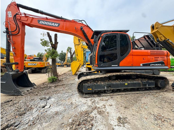 حفار زحاف DOOSAN DX300LC