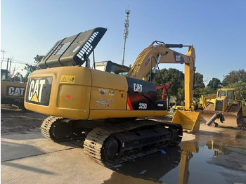 حفار زحاف CATERPILLAR 325D