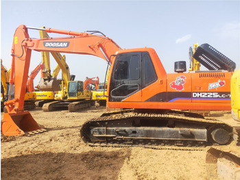 حفار زحاف DOOSAN DH225