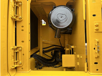 حفار زحاف KOMATSU PC220-8