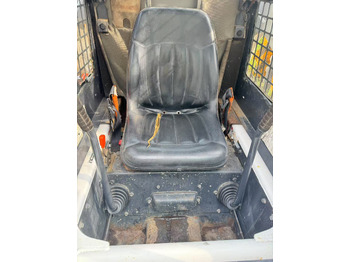 جرافة حفار BOBCAT S300: صورة 5 جرافة حفار BOBCAT S300: صورة 5