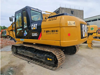 حفار زحاف CATERPILLAR 320D2
