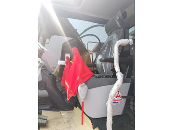 حفار زحاف KOMATSU PC200-8N1: صورة 4