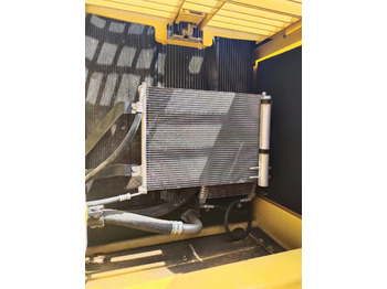 حفار زحاف KOMATSU PC200-8: صورة 5