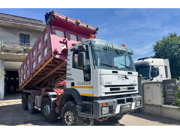 شاحنة قلاب IVECO EuroTrakker