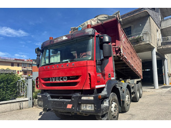 شاحنة قلاب IVECO Trakker