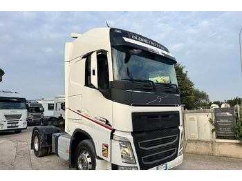 وحدة جر VOLVO FH 460