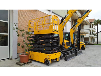 رافعة هيدروليكية مقصية JCB