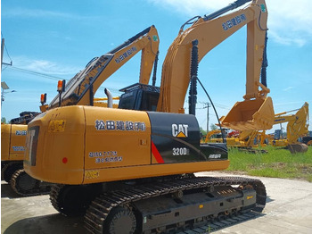 حفار زحاف CATERPILLAR 320D2