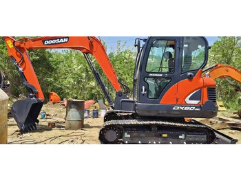 حفار زحاف DOOSAN DX60