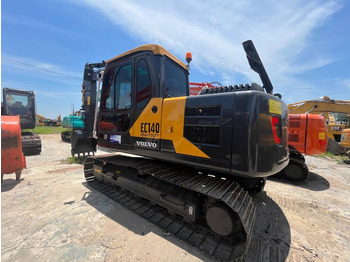 حفار زحاف VOLVO EC140