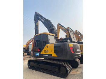 حفار زحاف VOLVO EC140