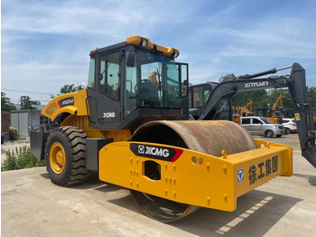 مدحلة ضاغطة XCMG XS223J