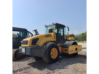 مدحلة ضاغطة XCMG XS143J