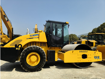 مدحلة ضاغطة XCMG XS223J