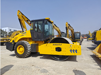 مدحلة ضاغطة XCMG XS223J