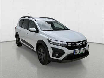 سيارة دفع رباعي DACIA