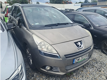 سيارة PEUGEOT