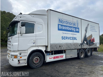 شاحنة مقفلة 2009 Scania 480 R-serie Highline Skapbil med full sideåpning og Zepro baklift: صورة 2