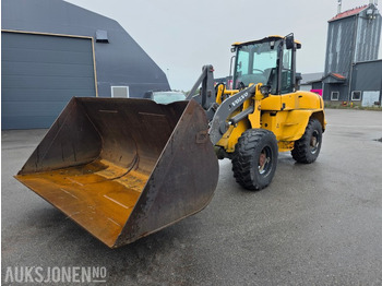 اللودر بعجل VOLVO L40B