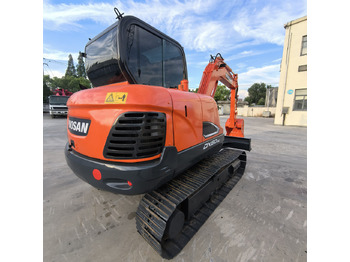 حفار زحاف DOOSAN DX60