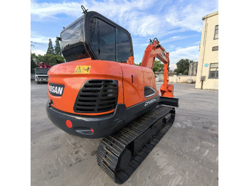 حفار زحاف DOOSAN DX60