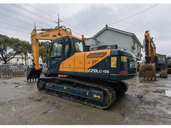حفار زحاف Second Hand Hyundai 220lc-9s excavators with good condition in china shanghai yard for sale: صورة 3