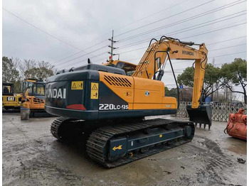 حفار زحاف Second Hand Hyundai 220lc-9s excavators with good condition in china shanghai yard for sale: صورة 2