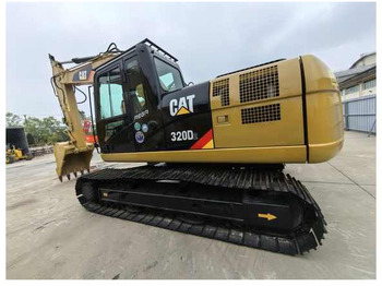 حفار زحاف CATERPILLAR 320D2