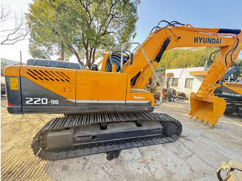 حفار زحاف good condition and high performance second hand Hyundai 220lc-9S Excavators used excavator on hot sale in shanghai yard: صورة 2