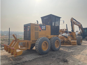 ممهدة CATERPILLAR 140K