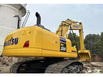 حفار زحاف KOMATSU PC200-8