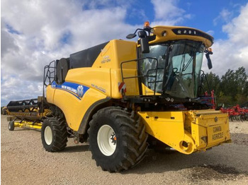 حصادة موحَّدة New Holland CR 7.90: صورة 3