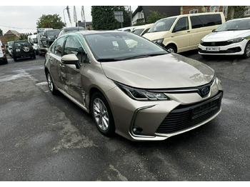 سيدان TOYOTA