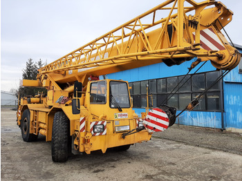 آلات البناء LIEBHERR LTM 1030