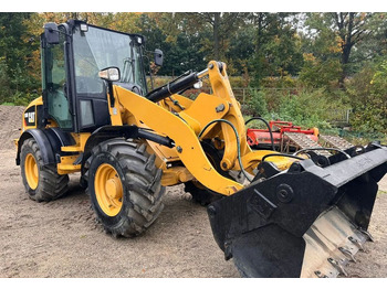 اللودر بعجل Caterpillar CAT 908M / SPROWADZONA / ŁYŻKA SZCZĘKA + WIDŁY / / 2017R / W ORGINALE / Z NIEMIEC / 1 WŁAŚCICIEL/: صورة 2