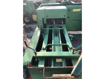 مكبس البالات المستطيله John Deere 459: صورة 4
