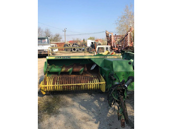 مكبس البالات المستطيله John Deere 459: صورة 3