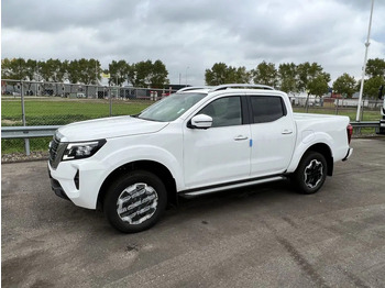شاحنة البيك أب NISSAN Navara