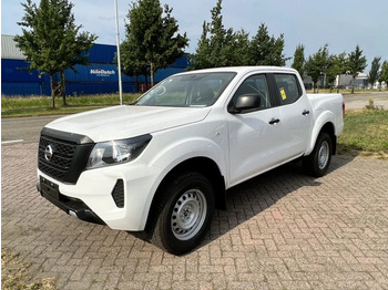 شاحنة البيك أب NISSAN Navara