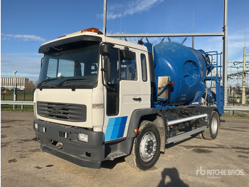 شاحنة خلاطة خرسانة VOLVO FL