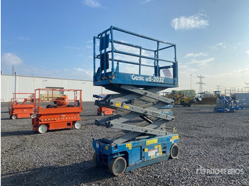رافعة هيدروليكية مقصية 2008 Genie GS-2032 Electric Scissor Lift: صورة 4