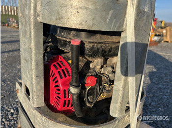 لوحة اهتزازية 2011 Swepac FR 85 Vibratory Plate Compactor: صورة 5