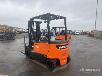 رافعة شوكية كهربائية DOOSAN