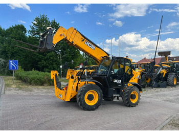 رافعة تلسكوبية JCB