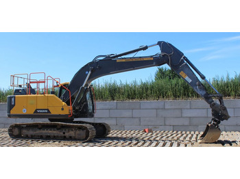 حفار زحاف VOLVO EC220EL